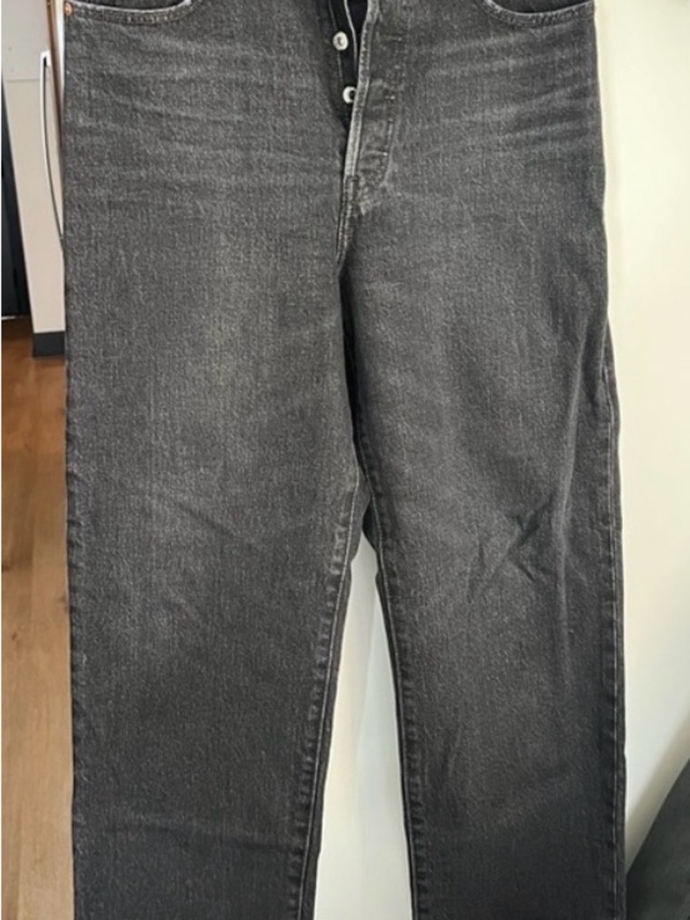 Black Levi’s ribcage straight jeans